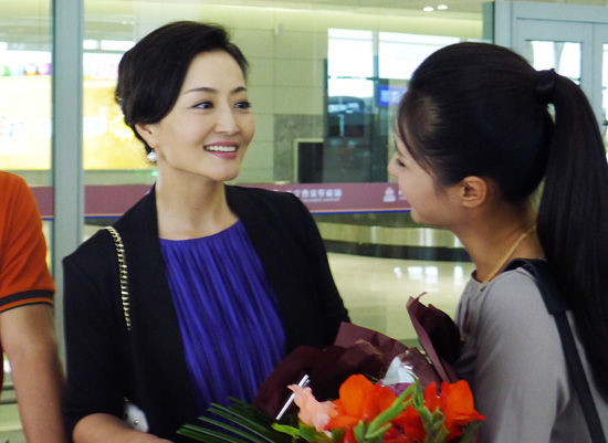 原华《歌海情天》显女神范儿