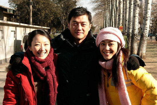 演员王亚梅、李亚鹏、应采儿合影