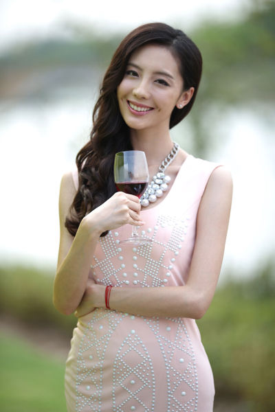 《爆米花》时尚着装引领新时代OL潮流