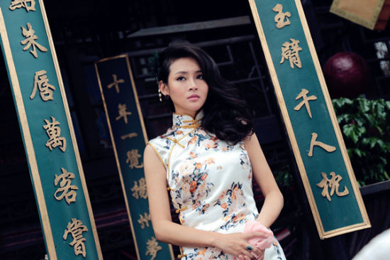 于明加旗袍妩媚