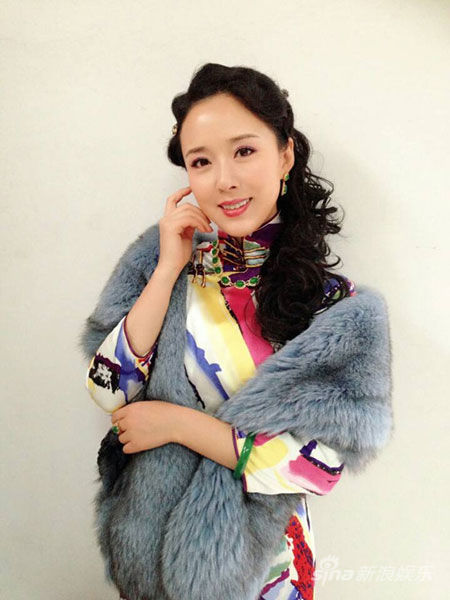 颜丹晨造型优雅