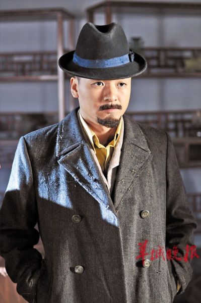 06 16:18:50 金羊网 "吃白食"王应(齐奎饰) "没头脑"江流(朱亚文饰) "