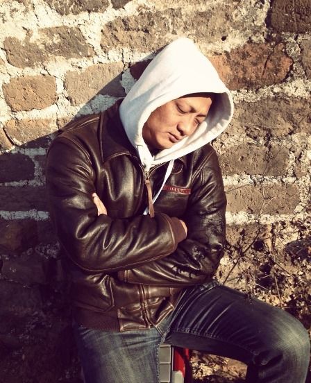 《长城红》孙磊片场倒头睡