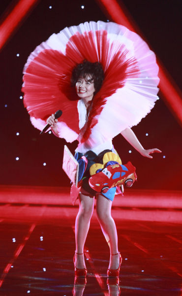 龚琳娜变火烈鸟