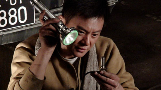 王斑创业无惧满身油污