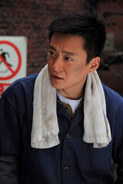 王斑首演80年修车工