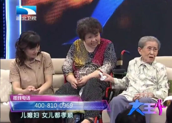 91岁老奶奶每天都要照顾四个残疾儿女