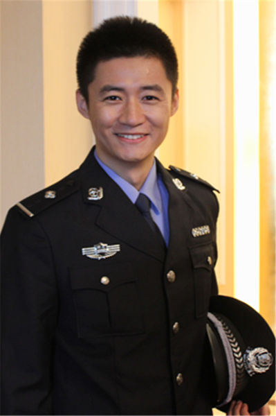 新浪娱乐讯 电视剧《刑警战记》眼下正在北京电视台影视频道英雄