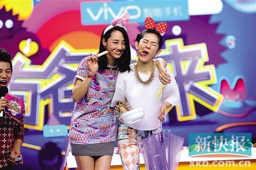 白百何(左)和谢娜