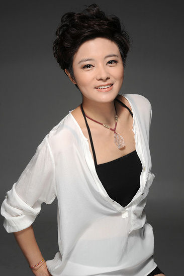 演员龙一仪写真