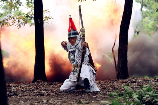 耿乐饰演多尔衮