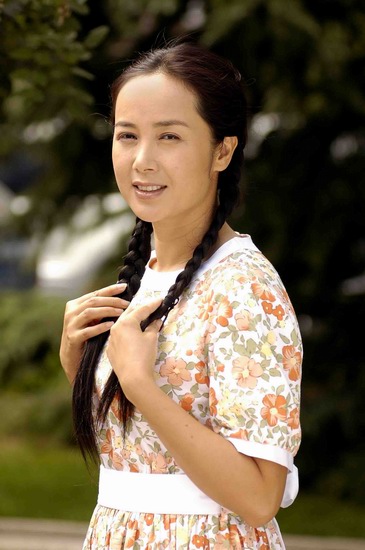 剧中张国立,蒋雯丽饰演一对平凡夫妻,故事从1956年一直