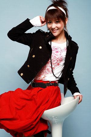 第十三届上海电视节专题 正文  2005年"我型我秀"人气美女选手贾青