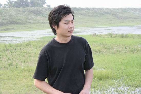 青年演员耿胜在热播剧《非亲兄弟》中