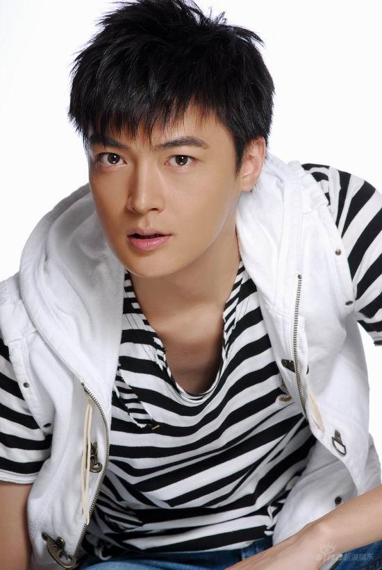 影视新人纪宁帅气写真 工作敬业受称赞(组图)