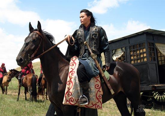 程皓枫骑佐罗拍戏 再现大秦《千古一道》(组图)