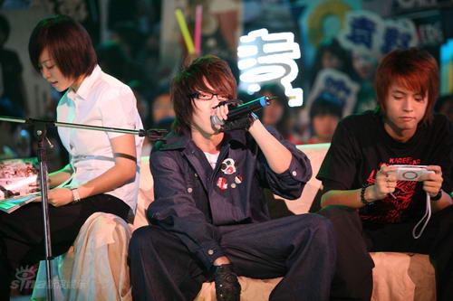 图文:型秀20进15(上)--众多选手捧场客串