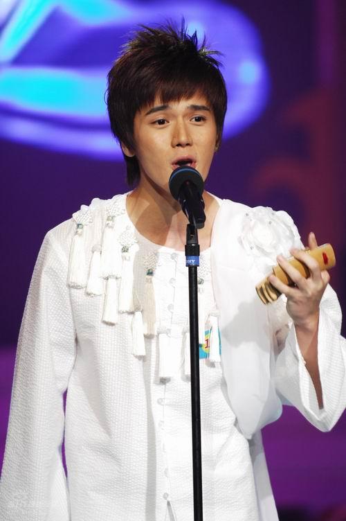 图文真男孩9进8比赛王星凯上台表演