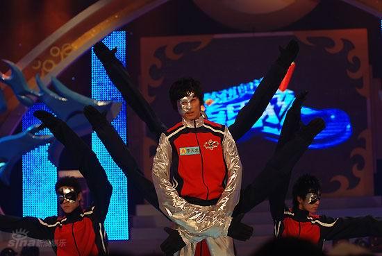 图文:真男8进6淘汰赛--李天龙四肢僵硬