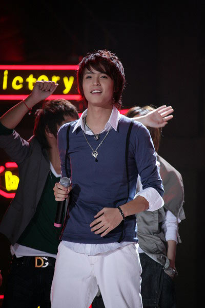 图文:型秀6进5--青春帅气的郜晓晨