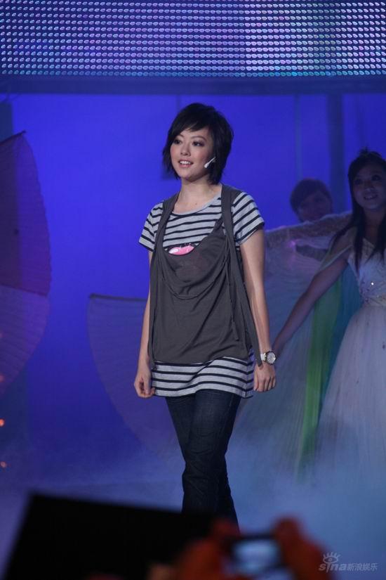 图文:2007我型我秀总决选--张小珏回归型秀