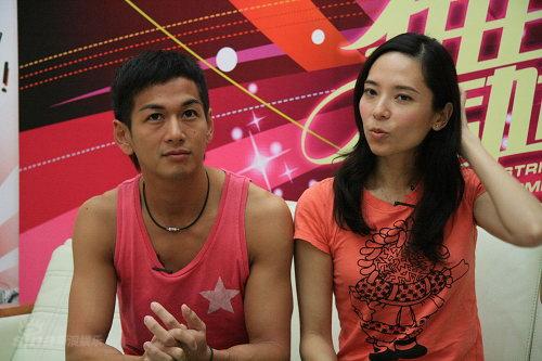 图文:"舞动"选手新浪专访--郭羡妮吴家乐搭档