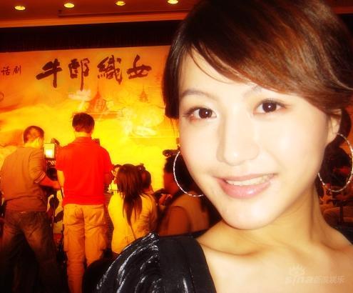 杨渝渝生病剧本不离手 将赴银川拍片(组图)_影音娱乐_新浪网