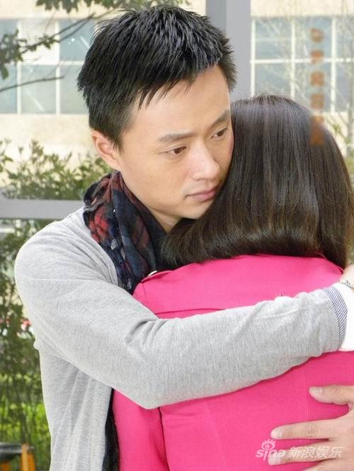 爱上女主播 热播吴健英雄救美虏芳心 组图 手机新浪网