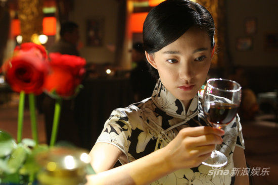 《青盲》王丽坤旗袍装妩媚