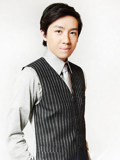 俞灏明在《爱在春天》中造型