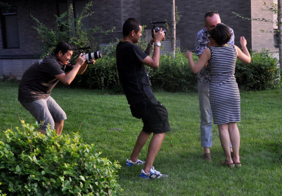 龚琳娜和老罗接吻