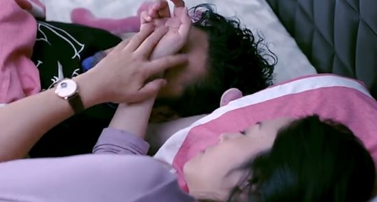 姚晨与吴秀波在《离婚律师》里的一段搞笑同床戏份