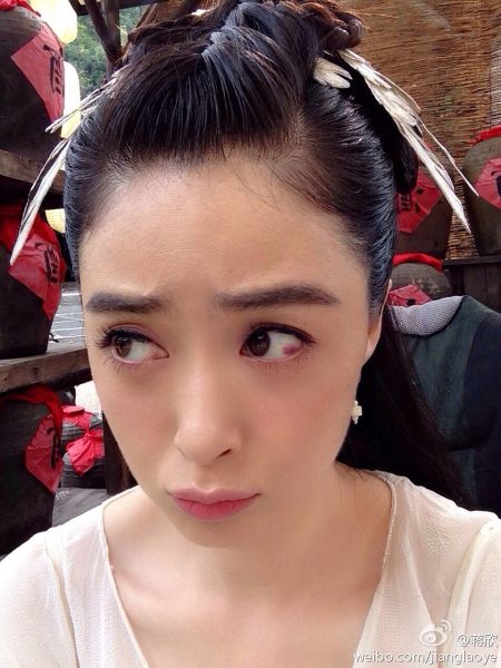 蒋欣眼睛受伤