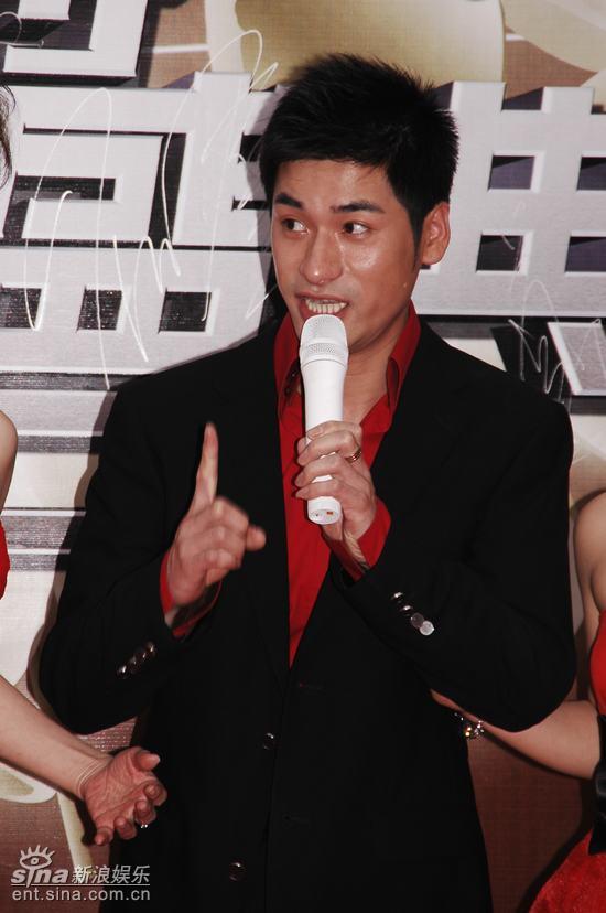 青年演员张亮发言