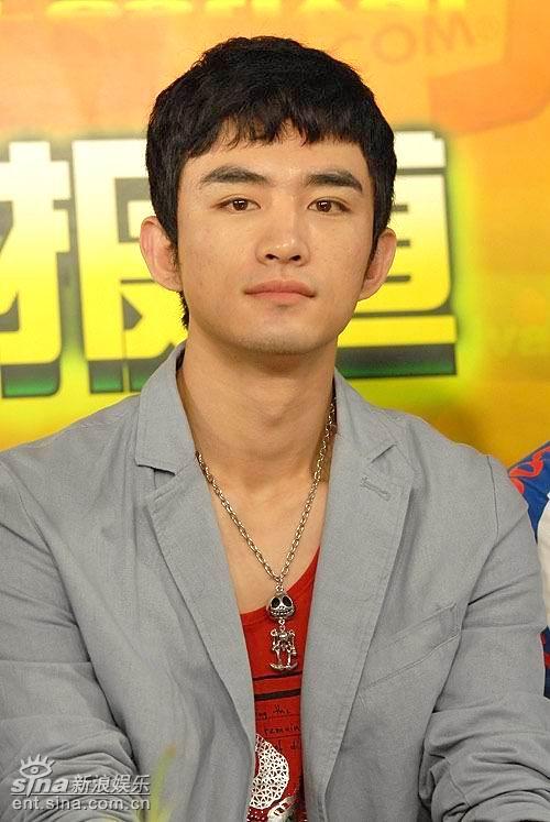 图文:《青蛙王子》主演做客--好男儿张晓晨