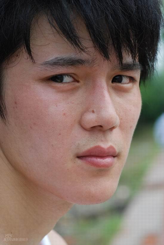 图文:真男孩"车轮赛"--王星凯