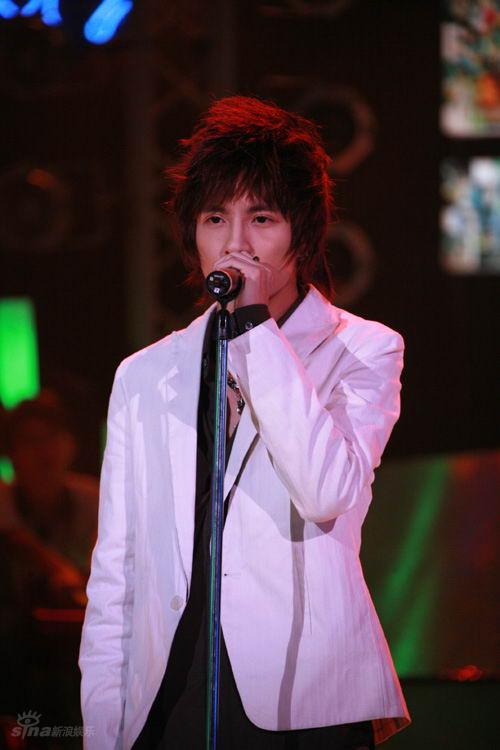 图文:我型我秀20强晋级战--薛之谦深情款款