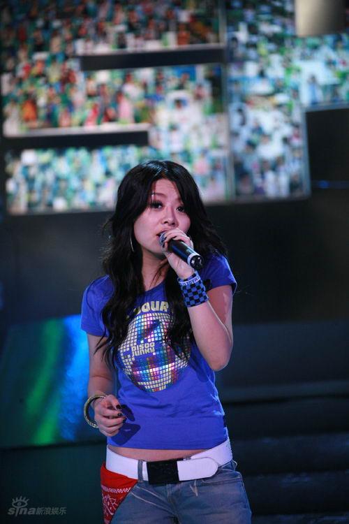 图文:我型我秀20强晋级战--上届选手丁爽表演