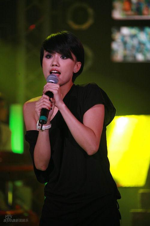 图文:我型我秀20强晋级战--型秀演员表现抢眼