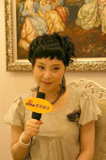 图文专访为你燃烧编剧安雯甜甜笑容