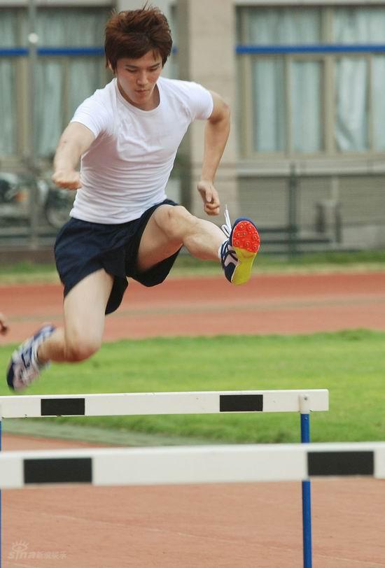 图文:真男十强外景活动--王星凯矫健身姿