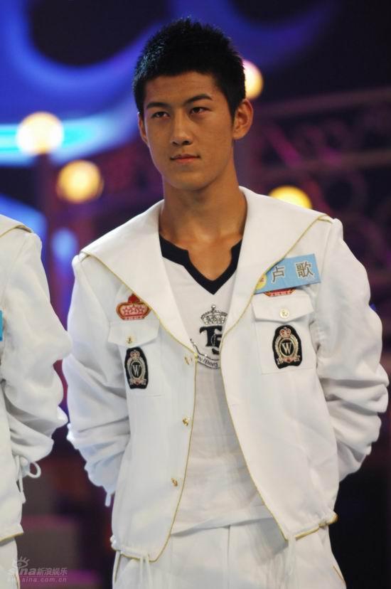 图文:真男8进7淘汰赛--选手卢歌阳刚气质