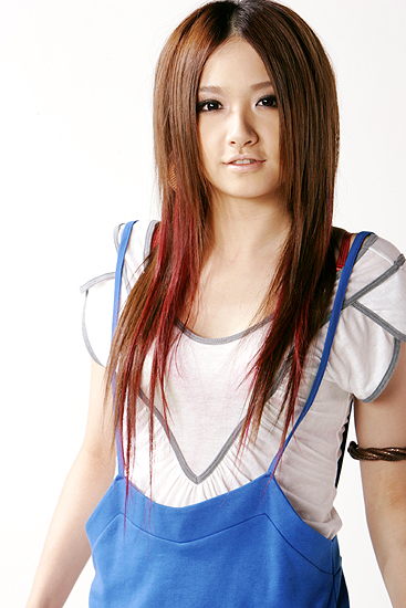 图文:型秀10强最新定装照--王家珧