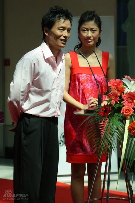 图文舞动奇迹周卫星周家蔚登台讲话