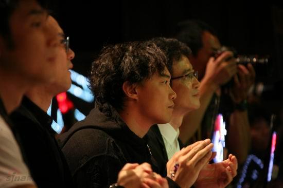 图文:2007我型我秀总决选--陈奕迅做评委