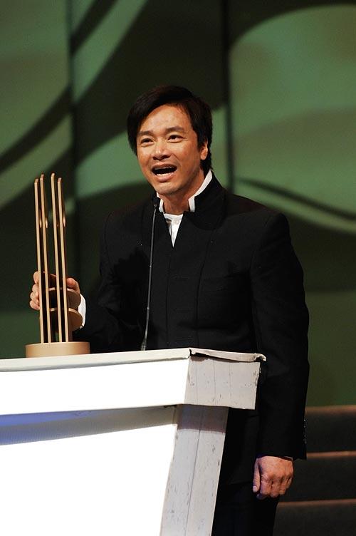 图文:功夫盛典颁奖礼-唐季礼发表获奖感言