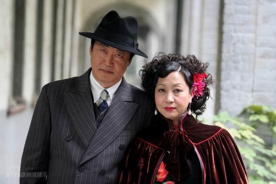 图文冠晓荷与大赤包为当官四处游说