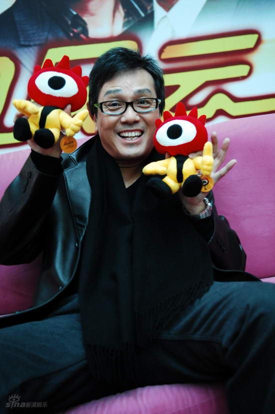 图文:《岁月风云》新浪聊天-伍卫国双手举小浪