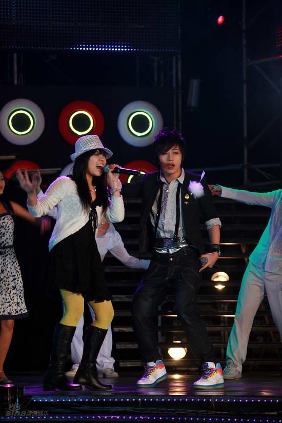 图文:群星耀东方携手极限运动--丁爽与刘维