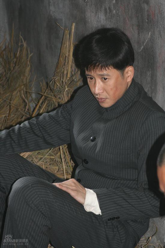 柳云轩一身青年装